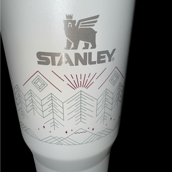 NIB Collectible Stanley 30 ounces flip straw with handle “Winterscape” design - Picture 6 of 11